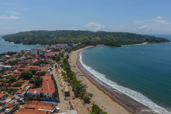 Pantai Barat dan Timur Pangandaran berwajah baru pada awal tahun