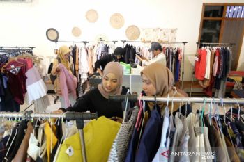 Jelujur mengajak masyarakat kurangi sampah pakaian
