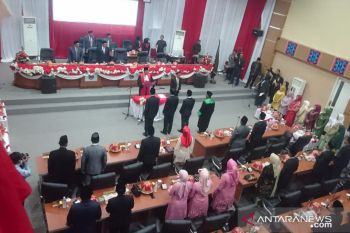 Tiga Pimpinan DPRD Kolaka dilantik