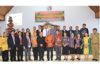 Bupati Lutim : Natal momentum membangun harmoni dan kebersamaan