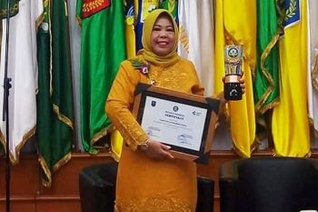 Nurhidayah terima penghargaan Bupati Entrepreneur Award 2019