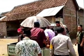 Seorang balita meninggal dengan kulit melepuh