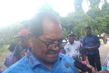 Pemkab Supiori salurkan dana hibah untuk Pilkada serentak 2020
