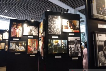 Selasar Balai Kota Jakarta jadi ruang pameran foto peringati Hari Pahlawan