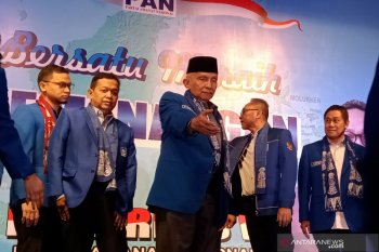Peserta teriak "lanjutkan" saat rakernas  PAN, Amien Rais geram