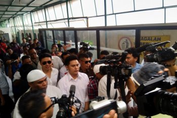 Terdakwa kasus 'bau ikan asin' dikawal anggota  ormas tertentu