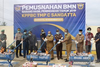 Bea Cukai Sangatta musnahkan ribuan batang rokok ilegal dan miras
