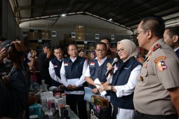 Penyitaan produk ilegal senilai lebih Rp52 miliar, dari kosmetik hingga obat tradisional