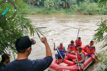 Asik berburu babi hutan, seorang warga hanyut di Solok Selatan