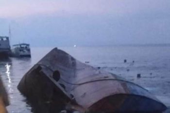 Bangkai KM Shimpo 16 segera dievakuasi dari Pelabuhan Lewoleba