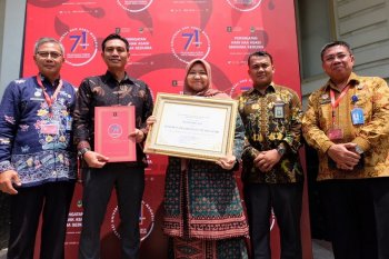 Bupati Muarojambi terima penghargaan di peringatan HAM
