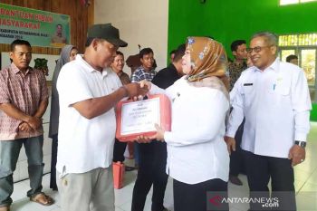 Pemkab Kobar berikan alat bantu kepada pelaku usaha perikanan