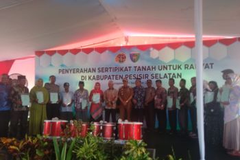 Pesisir Selatan Bagikan 1.000 Sertifikat Tanah Gratis