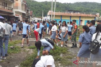 TNI di Kepulauan Sangihe bersihkan kawasan pasar sambut Hari Juang TNI AD