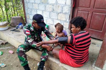 Yonif 509/Kostrad berikan pelayanan kesehatan kepada warga perbatasan RI-PNG