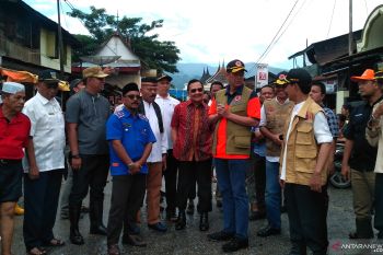 Solok Selatan gunakan lima perahu karet evakuasi korban banjir