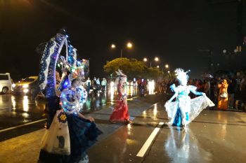 Batam Night Carnaval dan Pawai Budaya di guyur hujan