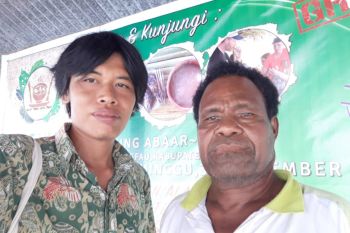 Pengrajin di Kampung Abar siapkan 1.000 suvenir untuk PON 2020