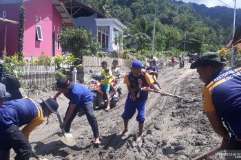 Tim kemanusiaan NasDem Sulteng bantu tangani dampak banjir di Kulawi-Sigi