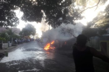 Supir angkot mabuk membakar kios bensin keluarga