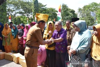 Honorer Dinsos terima penghargaan pada peringatan HKSN