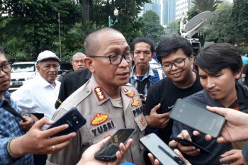 Bom Monas, Penyidik belum bisa periksa korban granat asap