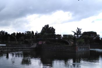 Bale Kambang Taman Mayura roboh diterjang angin, revitalisasi diharapkan dalam bentuk semula