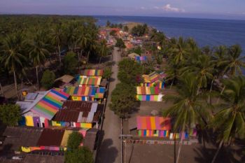Ketika kampung terpencil memikat wisatawan dengan warna