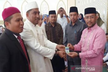 Wabup Abdya luncurkan kartu nikah perdana
