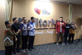 KPK resmi mengabadikan Randi dan Yusuf sebagai nama auditorium