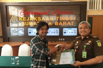 Pewarta  Antara Biro  Sumbar Raih Juara III lomba penulisan Kejati Sumbar