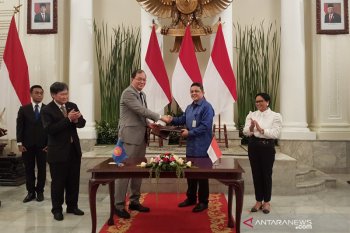 Indonesia gives grant of Rp7.5 billion to help Myanmar refugees