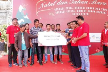 BUMN berbagi keceriaan Natal dan tahun baru di Mamasa