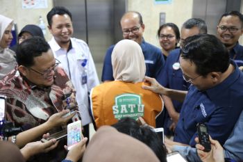 Petugas "BPJS SATU!" gunakan skuter segway di RS bantu pasien JKN-KIS