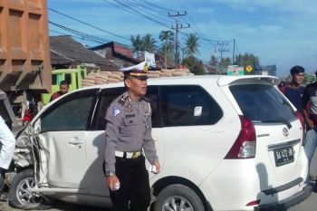 Pengemudi ojek tewas ditabrak Avanza, sepeda motor sempat terseret
