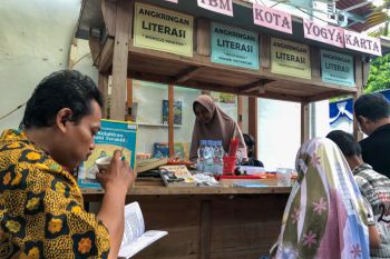Taman Bacaan Masyarakat di Yogyakarta dilengkapi Angkringan Literasi