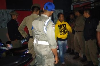 Satpol PP kembali amankan empat wanita di tempat hiburan malam