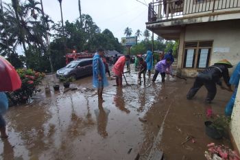 Sebuah rumah di Jorong di Agam terdampak longsor