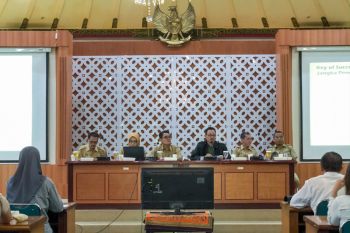 Pelaku UMKM Gandeng-Gendong wajib gunakan aplikasi Nglarisi