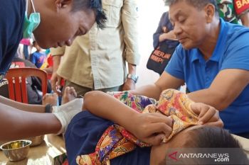 DSLNG kembali bantu pengobatan dan sunat massal bagi warga