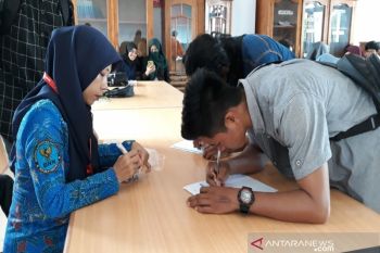 BNN tes urine mahasiswa STIMIK Bina Bangsa Kendari