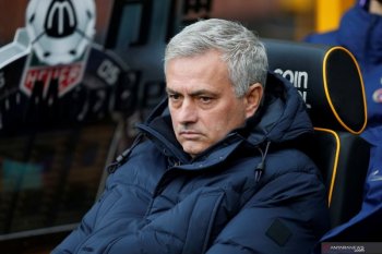 Jose Mourinho mengaku bersalah usai gelar sesi latihan di tempat umum
