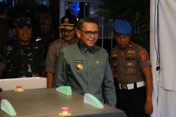 Gubernur-Kapolda Sulsel dan Pangdam pantau Misa malam Natal di Makassar
