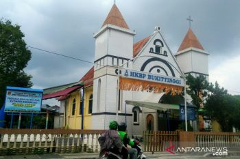 Puluhan personel kepolisian amankan gereja di Bukittinggi