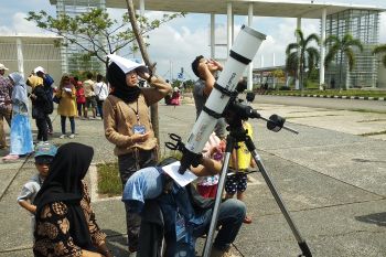 Masyarakat Lampung antusias saksikan gerhana matahari cincin