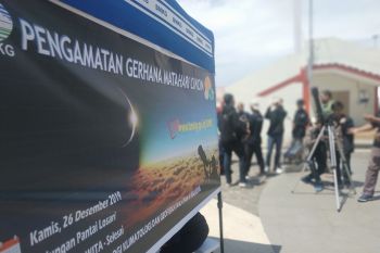 BMKG amati gerhana matahari cincin di Pantai Losari Makassar