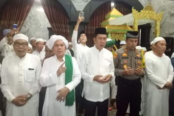 Bupati Nadalsyah hadiri tabligh akbar Guru Udin
