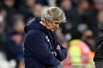West Ham langsung pecat pelatihnya sejam setelah dikalahkan Leicester