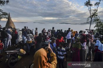 Wisata puncak bangku negeri diatas awan