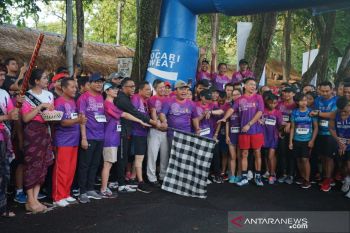 1.477 peserta meriahkan "Denfest Color Run 5K"